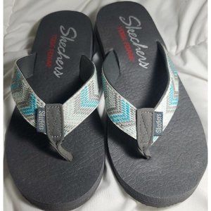 Near new womens Skechers Yoga Foam flip flops sandals.  Sz 9 , Skechers Yoga foa